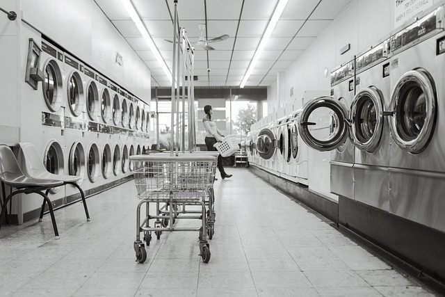 מכונת כביסה תעשייתית במכבסה