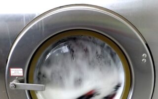 ניקוי מכונת כביסה תעשייתית